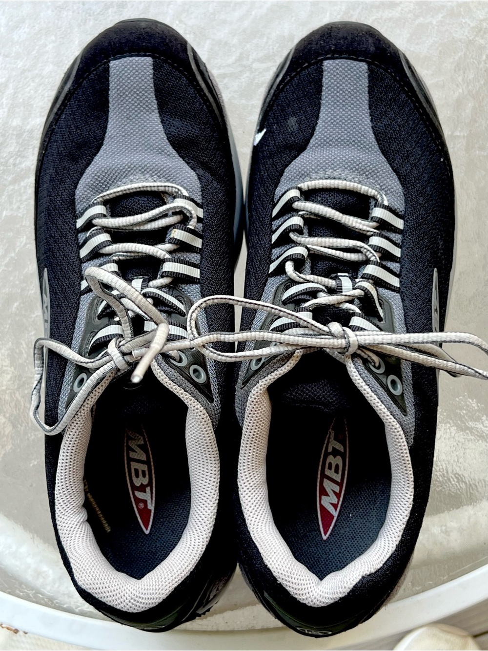 MBT REFLECTIVE ROCKER ATHLETIC TRAINERS SWISS DESIGN PRE-OWNED 37.5 (7-7.5)